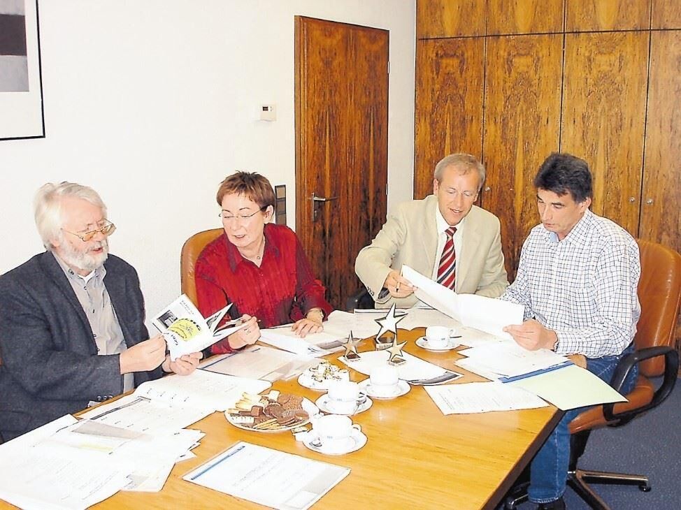 Bei der Auswahl: die Jury-Mitglieder Hermann Bohle, Christel Vogelsang, Werner Page und Winfried Hetzel (v.l.). Foto privat