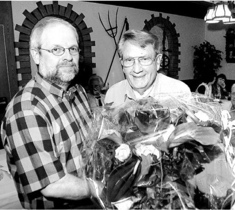 Hans Kley (r) und der SSV-Vorsitzende Ulrich Romahn. Foto RN-Archiv