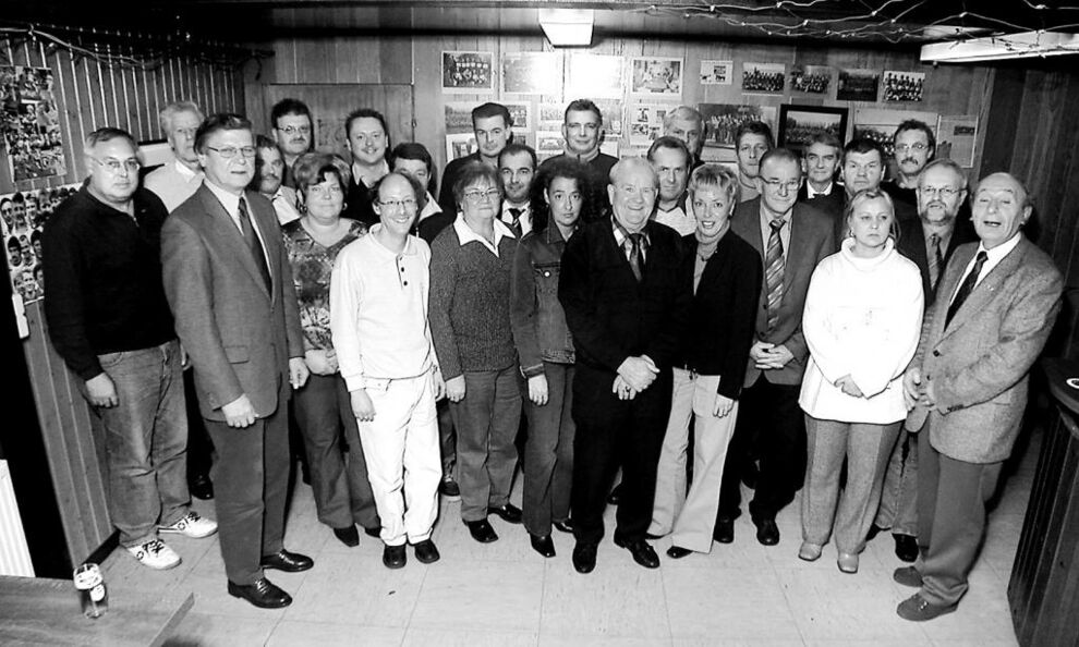 Rund 70 Vereinsvertreter konnte der SSV-Spartenleiter Robert Mathis (4.v.l./verdeckt) im Clubheim des VfB Habinghorst in der Kampfbahn Habichthorst begrüßen. Foto RN-Archiv